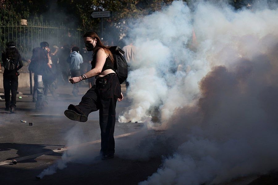 Tensiuni masive în Franța: peste 1.700 de rețineri în urma protestelor elevilor din licee