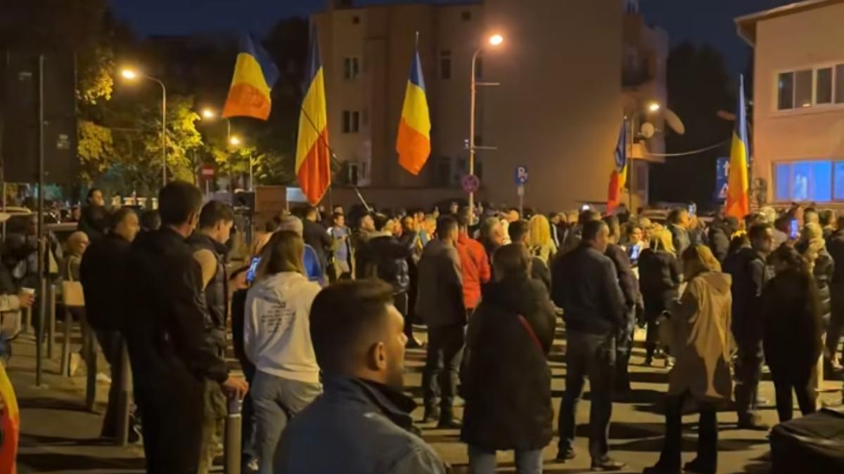 Zeci de sancțiuni aplicate la protestele pentru Călin Georgescu. Un bărbat a fost reținut