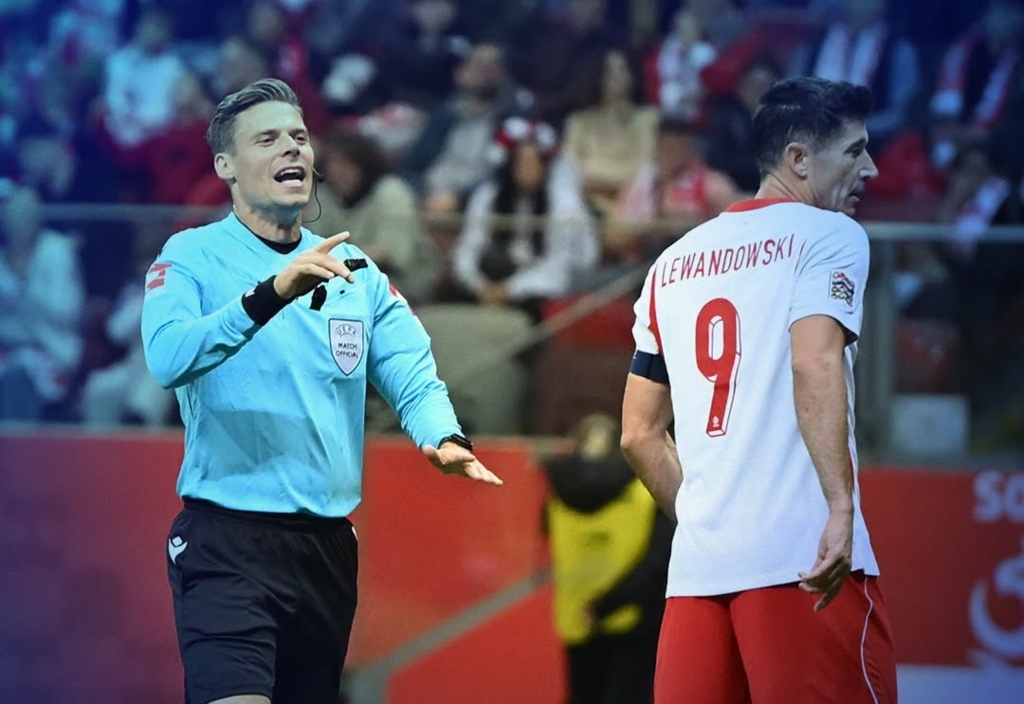 Adrian Porumboiu despre eliminarea lui Radu Drăgușin în meciul România-Polonia: „Decizia era de cartonaș roșu”