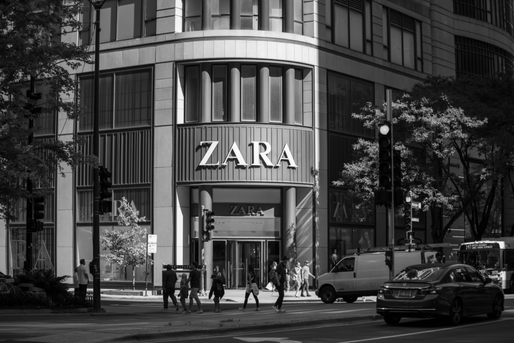 Zara a retras de la vânzare un costum de Halloween pentru copii din cauza unor asemănări cu uniformele naziste