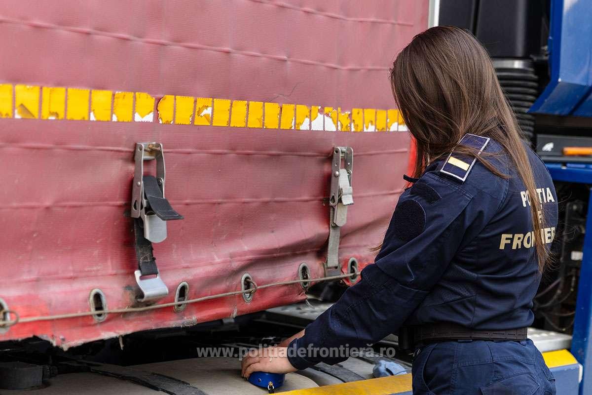 Tentativă de mită la granița de la Jimbolia: un șofer de TIR a încercat să plătească polițistei pentru trecere rapidă