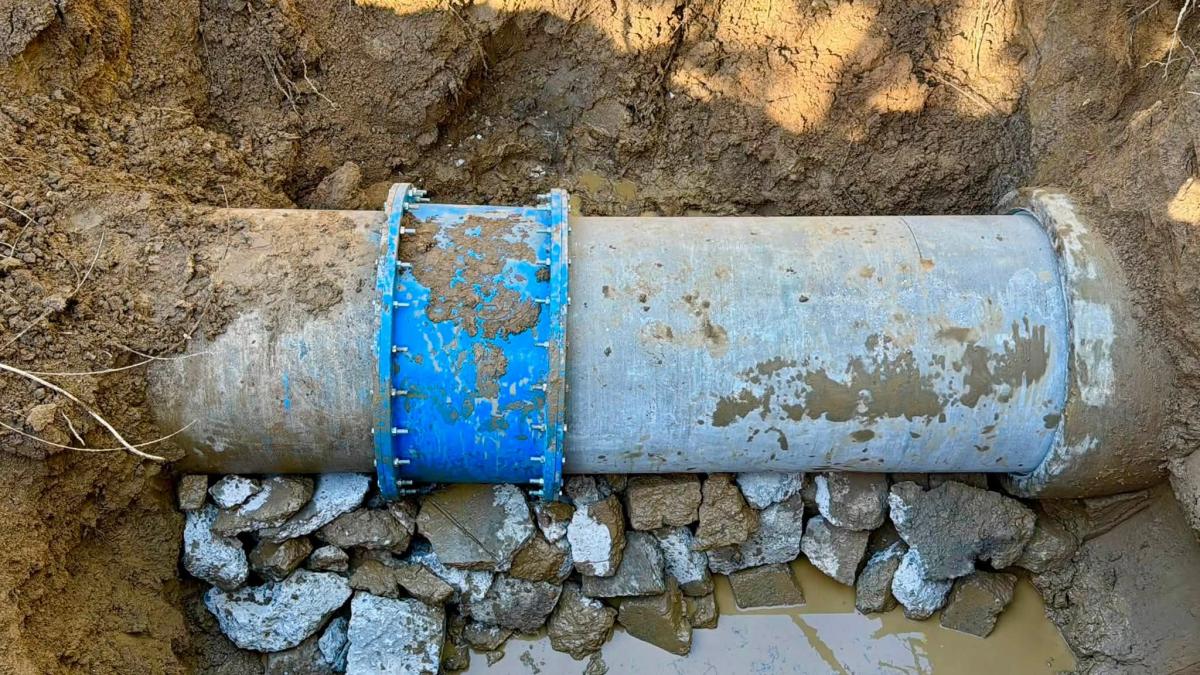 Avarie majoră la conducta de apă din Bacău: cartiere întregi au rămas fără apă