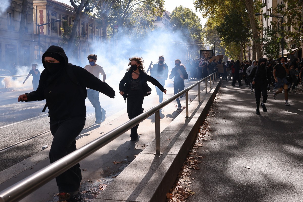 Protestele liceenilor din Franța au scăpat de sub control, avertizează șeful poliției din Paris