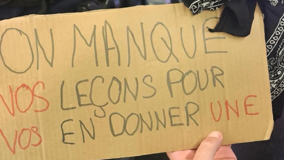 Protestele elevilor din Franța au scăpat de sub control, avertizează poliția din Paris