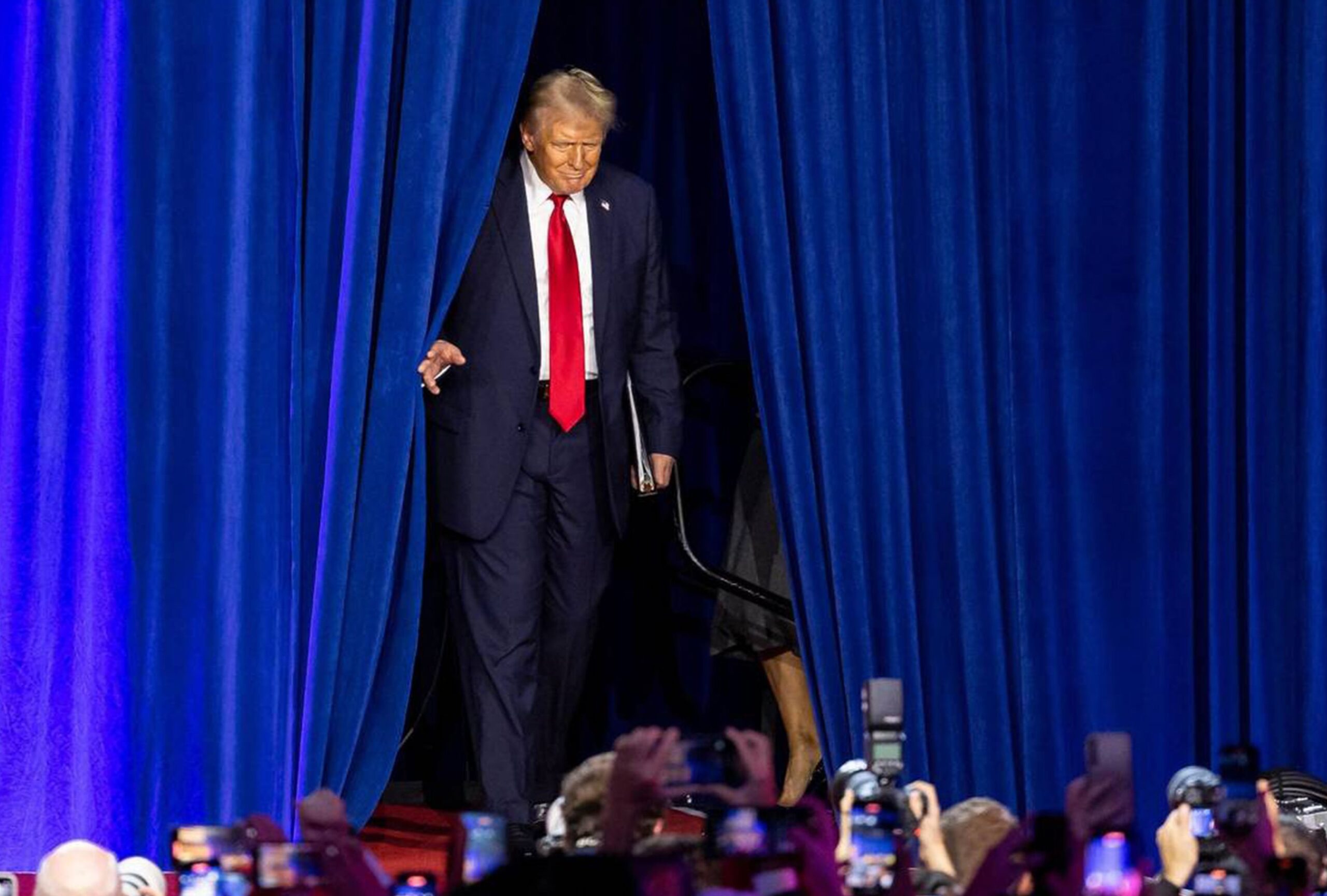 Trump promite plăți de 90 de dolari pentru peste 20 de milioane de vârstnici înainte de alegeri