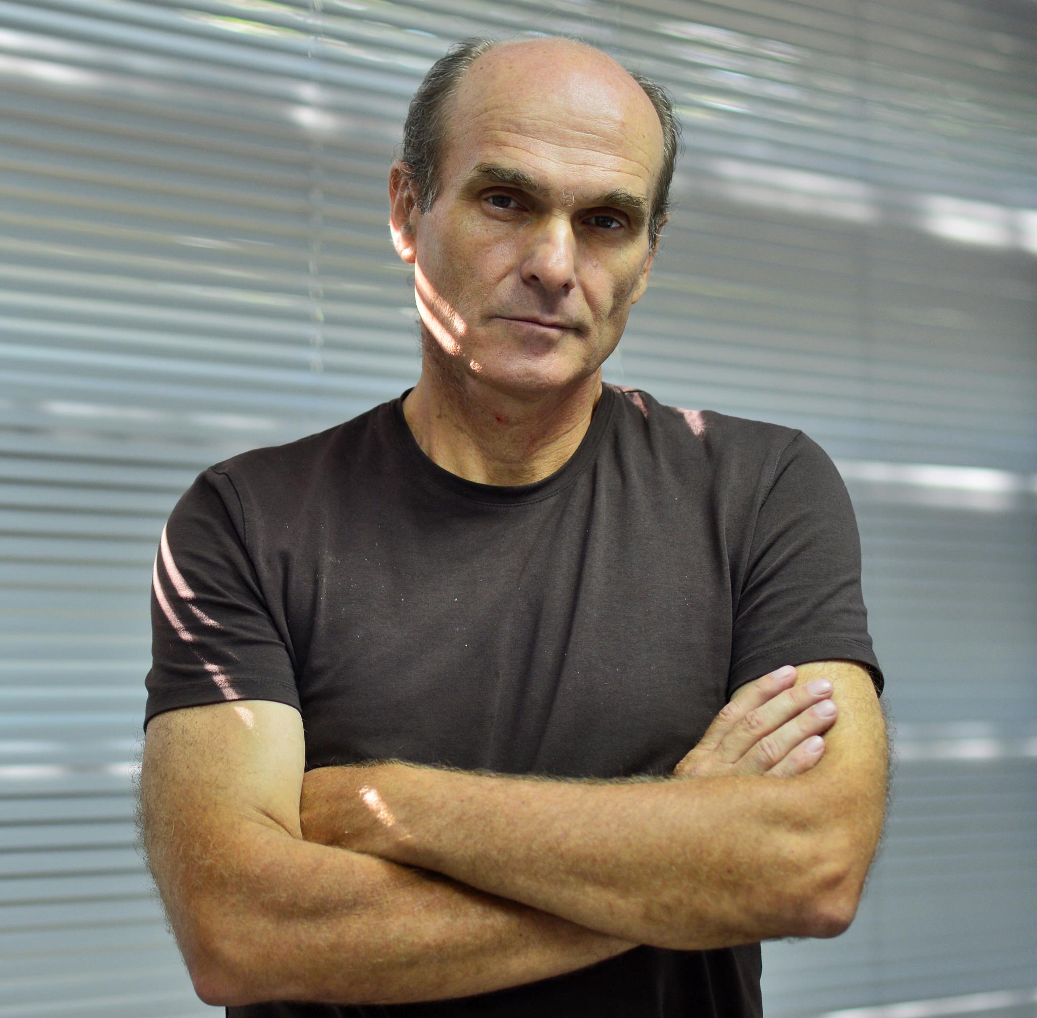 Susținătorii lui Călin Georgescu au organizat o pomenire simbolică pentru Cristian Tudor Popescu