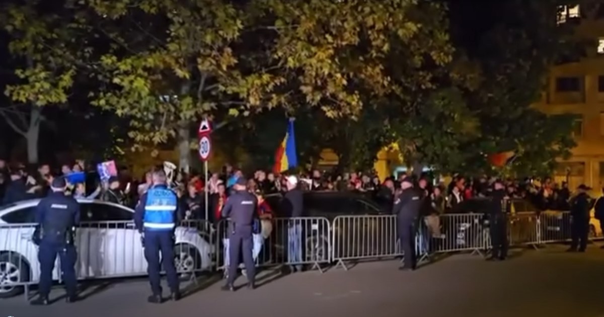 Manifestații masive în fața Arestului Central și în diaspora pentru eliberarea lui Călin Georgescu