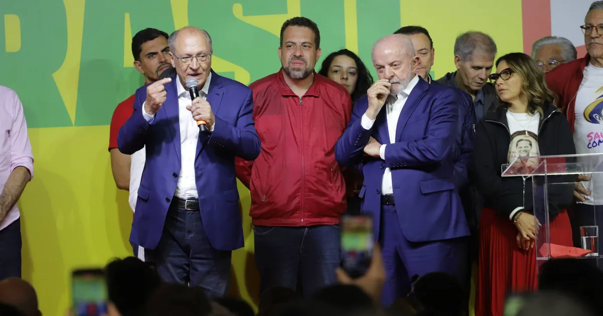Flávio Bolsonaro devansează actualul președinte al Braziliei în primul tur al alegerilor prezidențiale