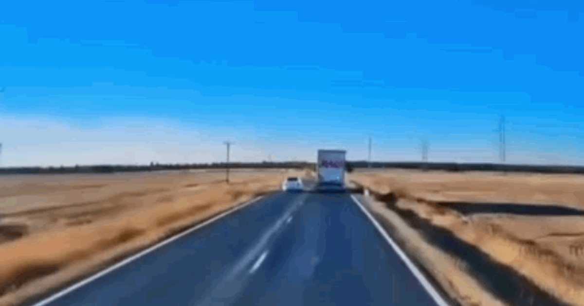 Accident grav în Mehedinți după o manevră de depășire riscantă. Un șofer beat s-a izbit frontal cu un autoturism
