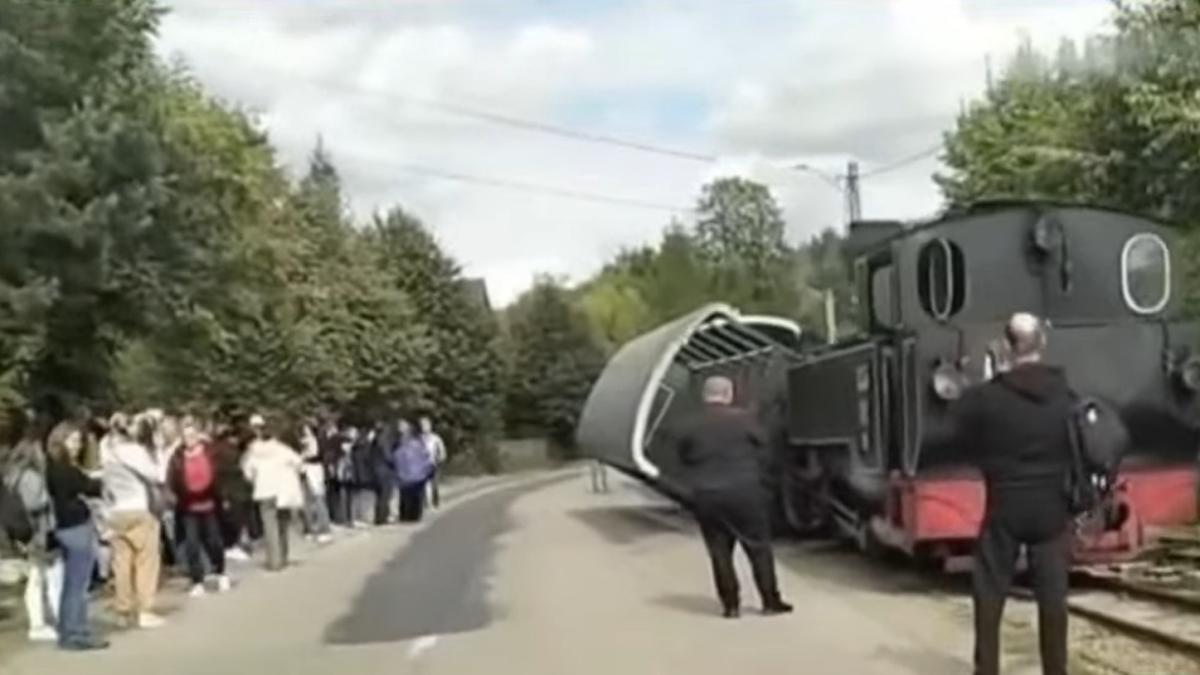 Incident grav în Suceava: Mocănița „Huțulca” de la Moldovița s-a răsturnat de pe șine