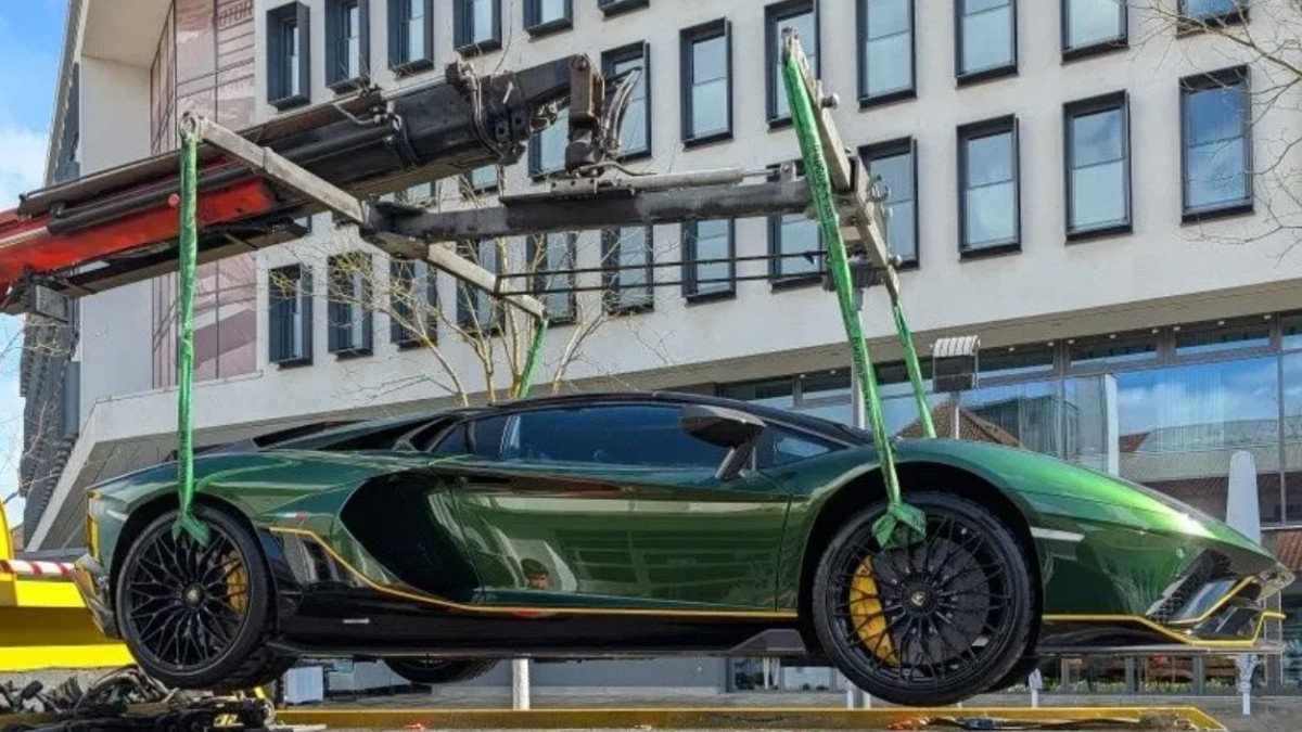 Supermașina Lamborghini Aventador Ultimae va fi vândută la licitație în Germania