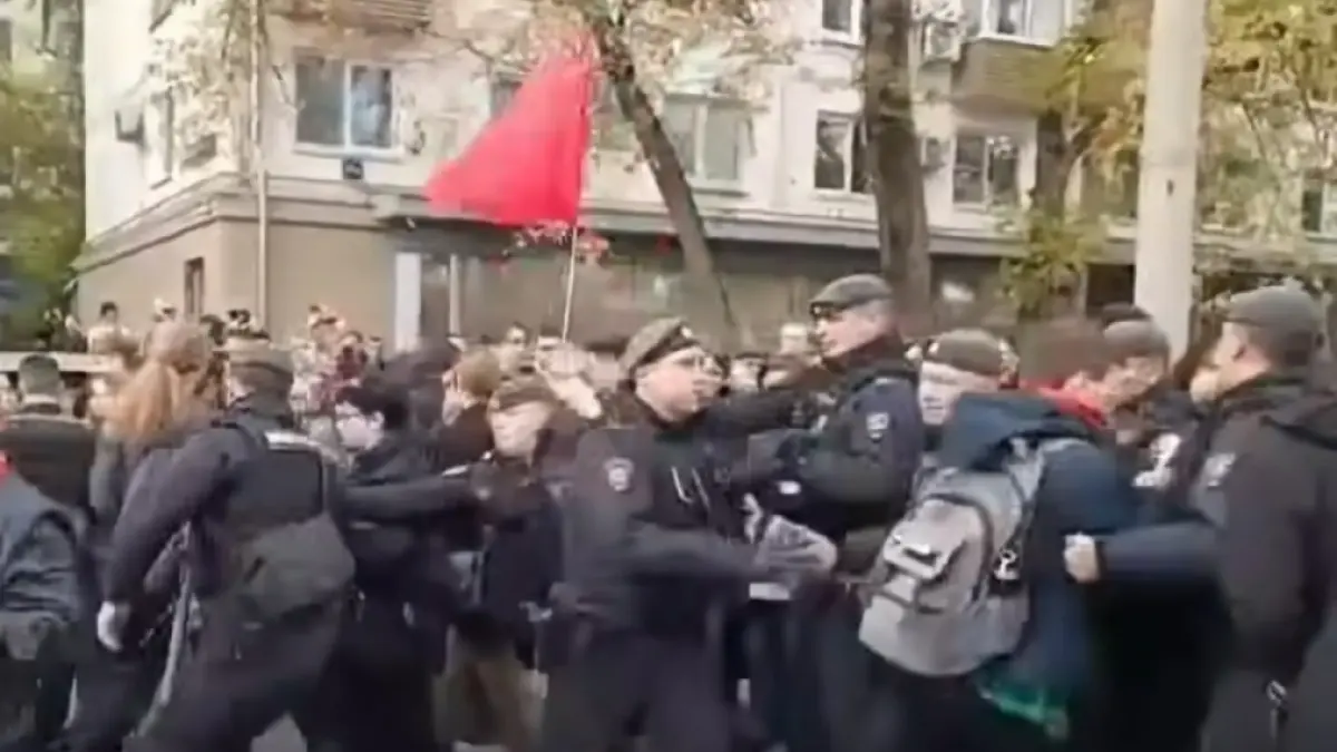 Zeci de protestatari au fost arestați în Moscova după ce au scandat sloganuri împotriva guvernării