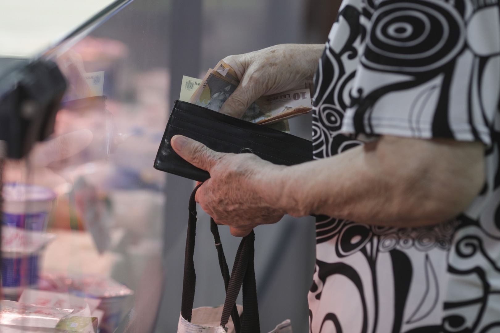 Pensionarii cu venituri mici vor primi a doua tranșă de ajutor financiar în decembrie 2026