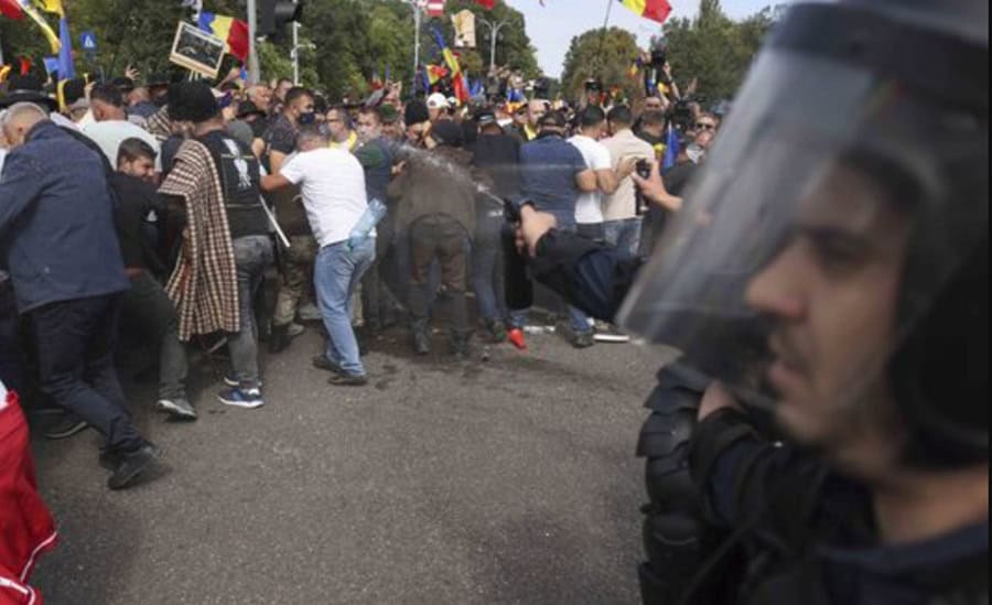 Violențe în Piața Victoriei: Protestul fermierilor și al simpatizanților AUR a dus la blocaje și intervenții