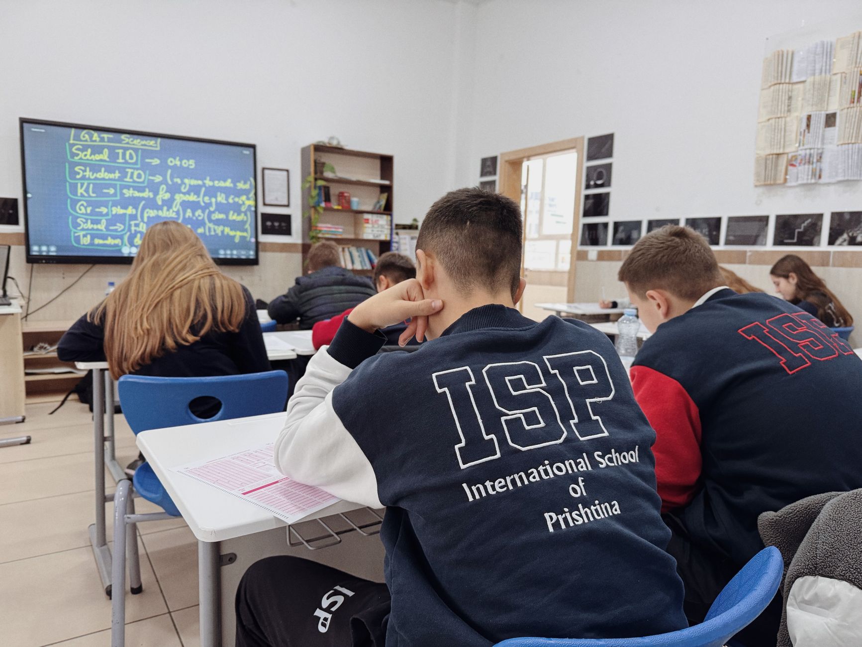 Sistemul de învățământ pregătește insuficient elevii pentru viața de adult și piața muncii