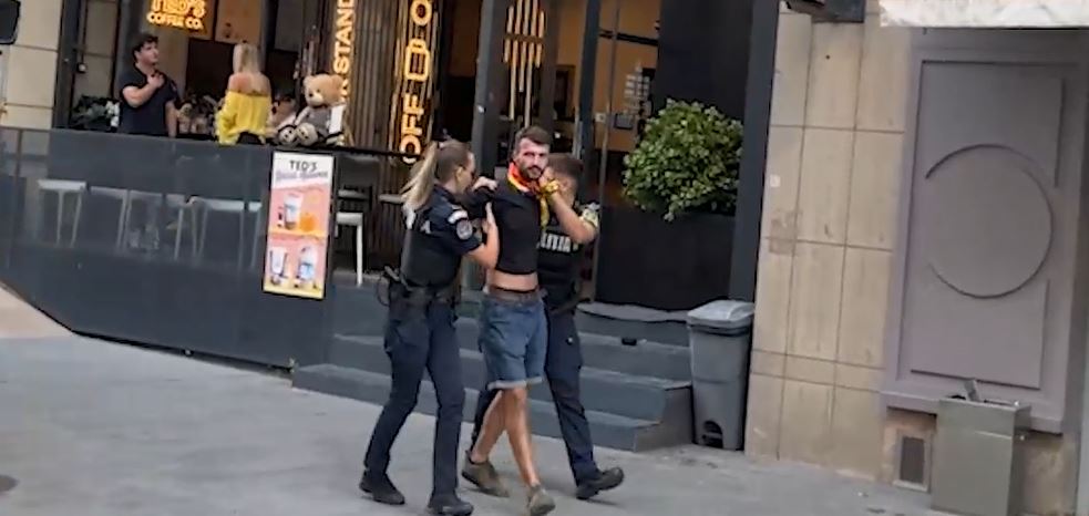 Tensiuni și gaze lacrimogene în Piața Victoriei în timpul protestului fermierilor