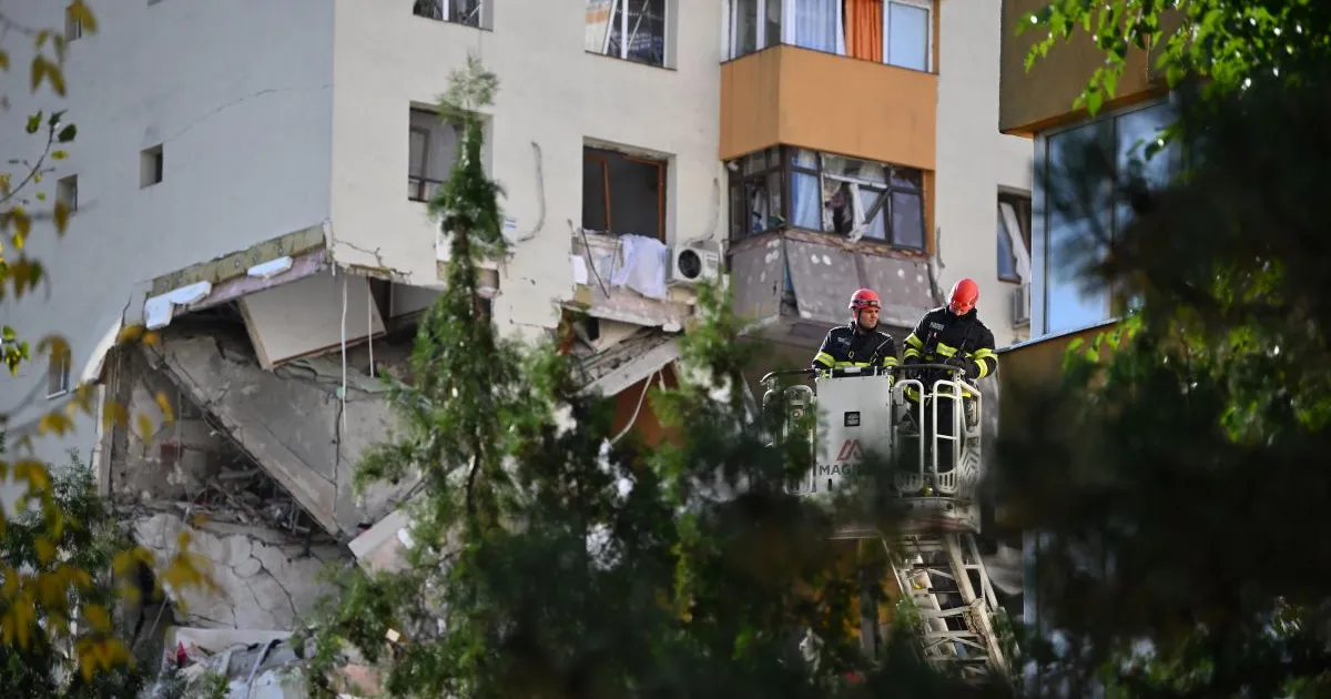 Demolarea controlată a etajelor superioare de la blocul din Rahova pentru eliminarea riscului de prăbușire