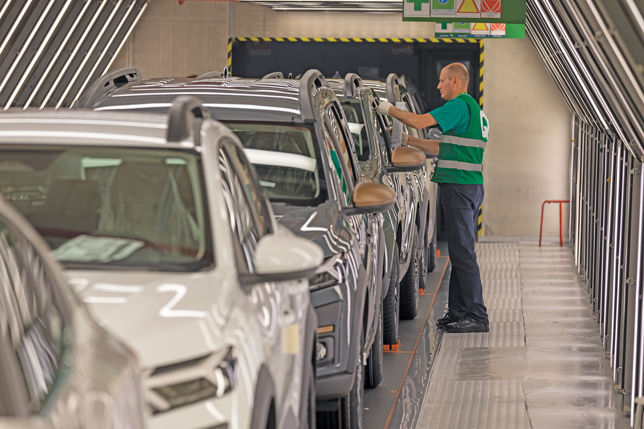 Automobile Dacia oprește producția pentru două zile și lansează un program de plecări voluntare