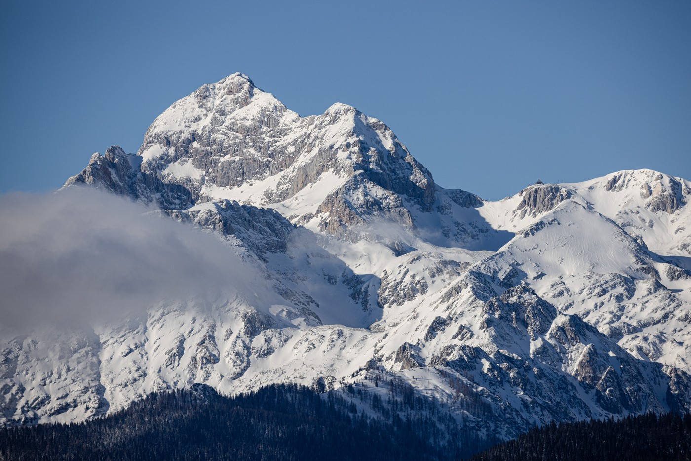 Un simbol al Sloveniei dispare: unul dintre cei mai mari ghețari din țară se topește complet