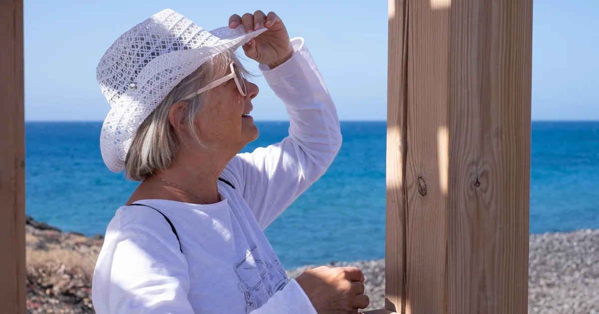 Grecia devine prima destinație pentru pensionari în 2026. Câți bani sunt necesari pentru un trai confortabil
