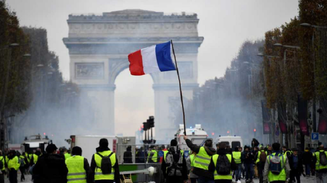 Proteste masive în Franța: Sindicatele se unesc cu elevii în marșul de marți din Paris