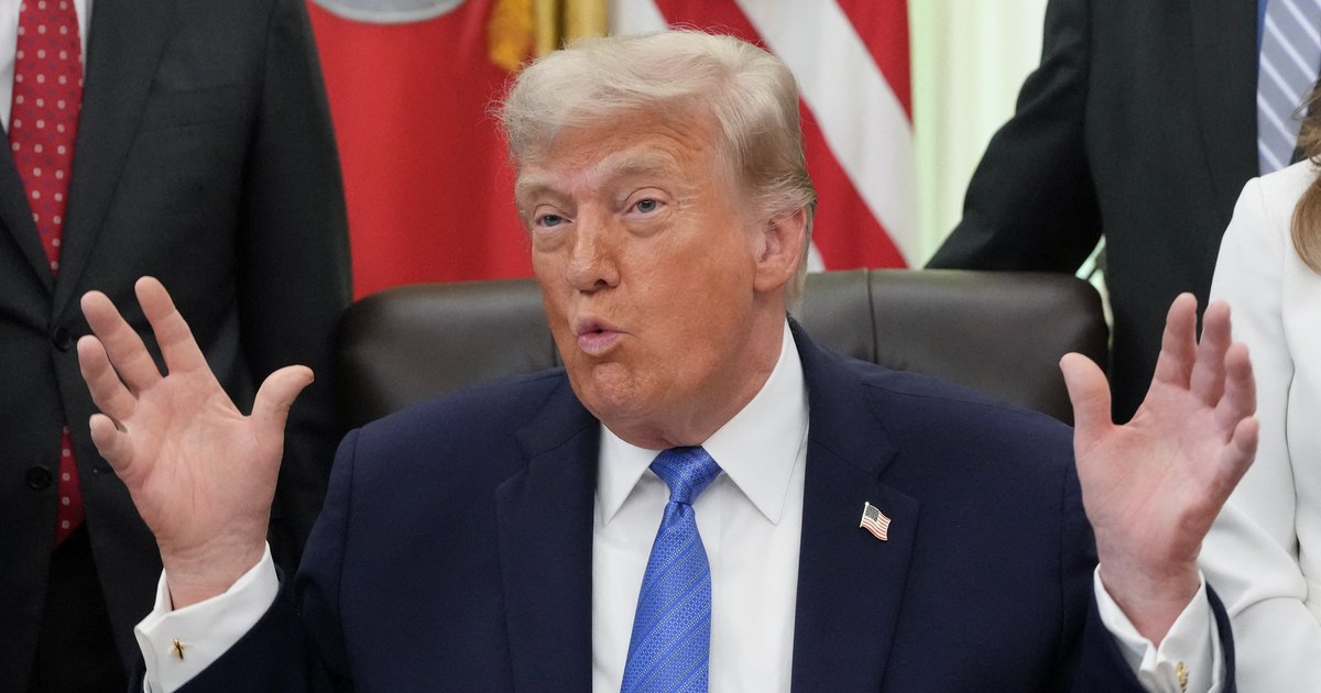 Donald Trump semnează un decret care permite cumpărarea de motorină scutită de taxe pentru toți americanii