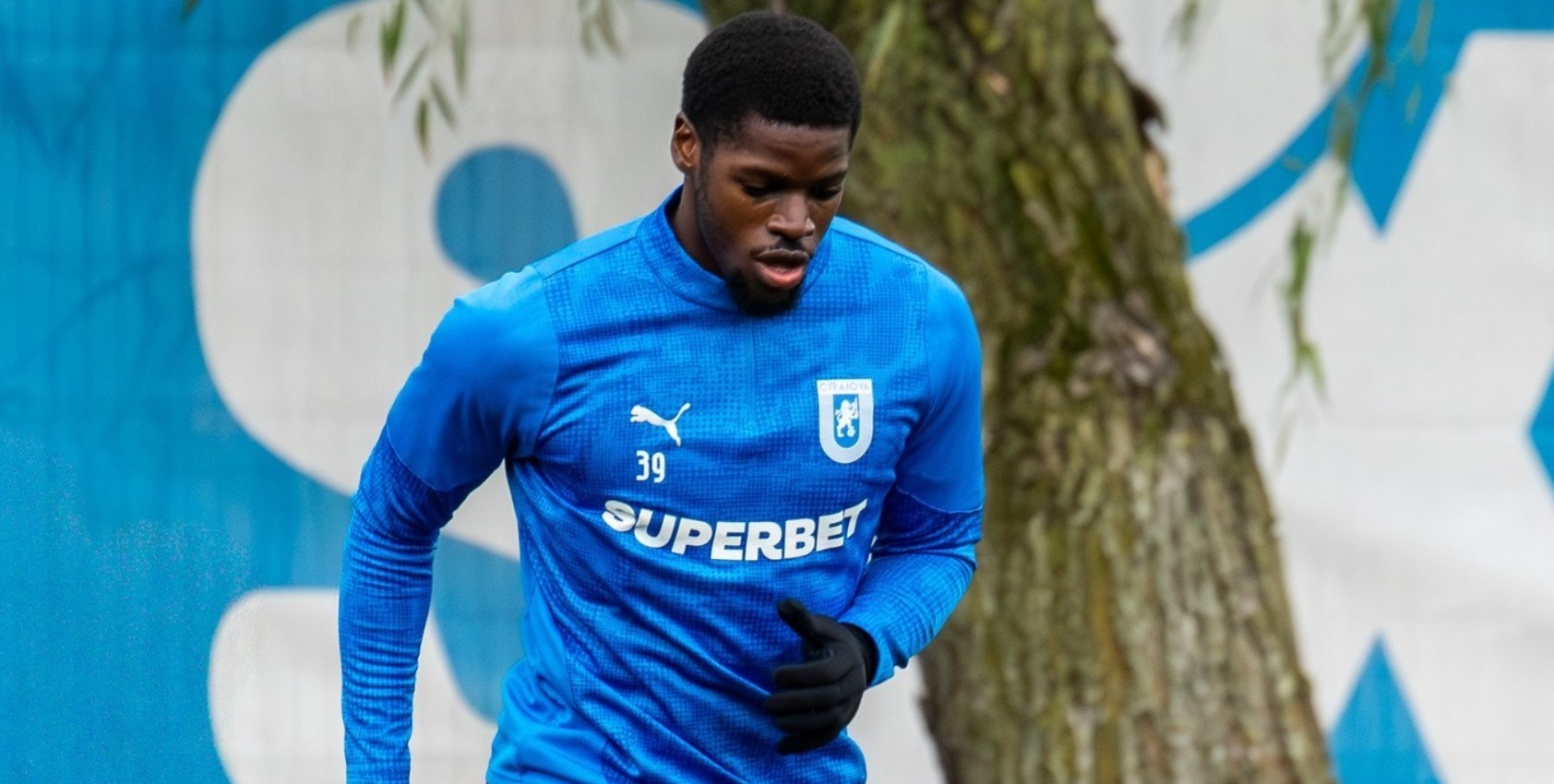 Steven Nsimba este gata să semneze cu FCSB într-un transfer care implică Universitatea Craiova