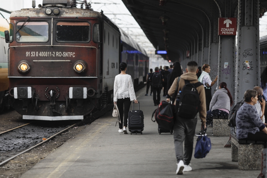 Experiență neplăcută într-un tren spre București: un pasager a provocat tulburări și insulte