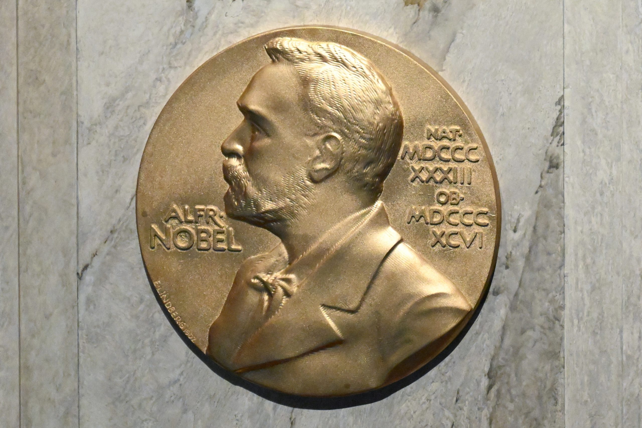 Francis Halzen primește Premiul Nobel pentru Fizică 2026 pentru descoperirea neutrinilor cosmici