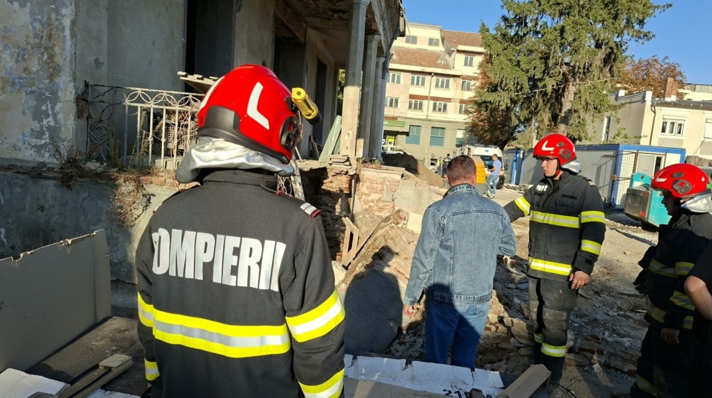 Tragedie la Tecuci: Un muncitor de 51 de ani a murit după ce un zid s-a prăbușit peste el