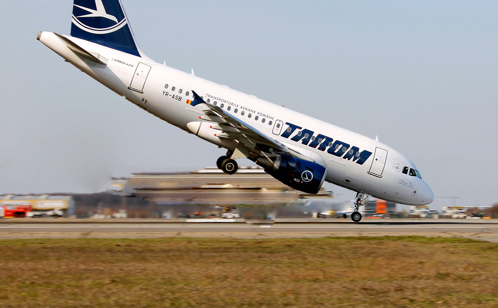 TAROM avertizează pasagerii: Probleme la rezervarea biletelor pentru zborurile internaționale