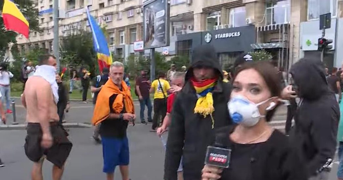 Echipă de televiziune agresată în Piața Victoriei: Jurnalista Realitatea Plus a fost atacată de instigatori