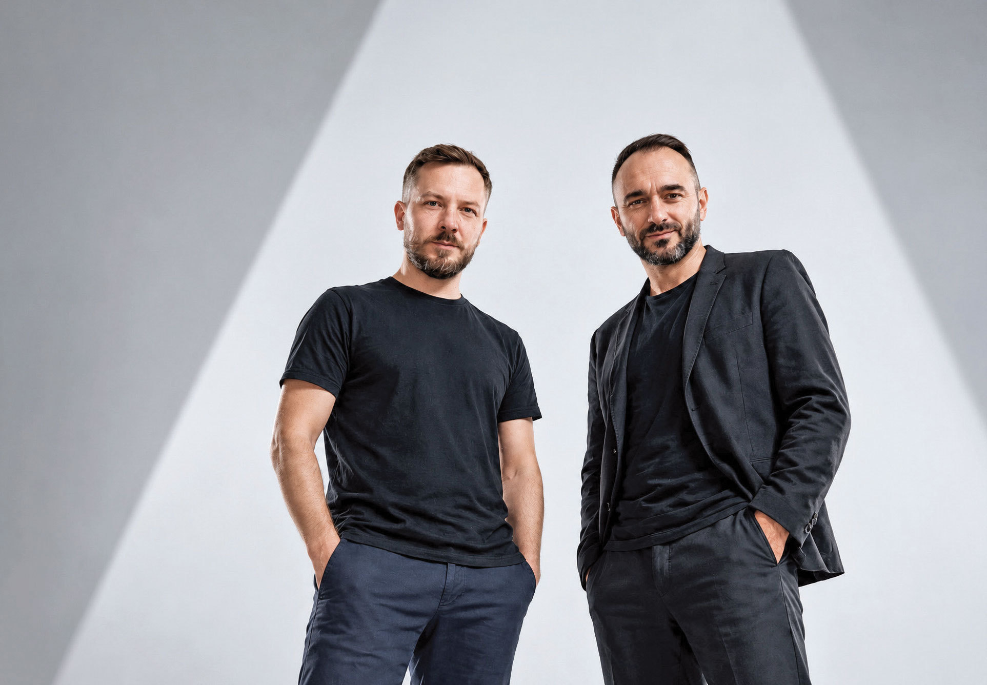 Antreprenori de noapte: Cum își construiesc doi români un business de nișă după programul de angajați