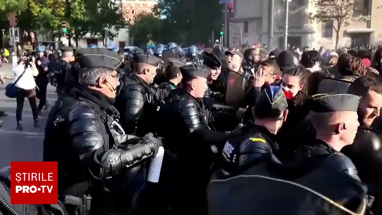 Proteste masive în Franța: Până la 450.000 de demonstranți în stradă și un adolescent rănit grav