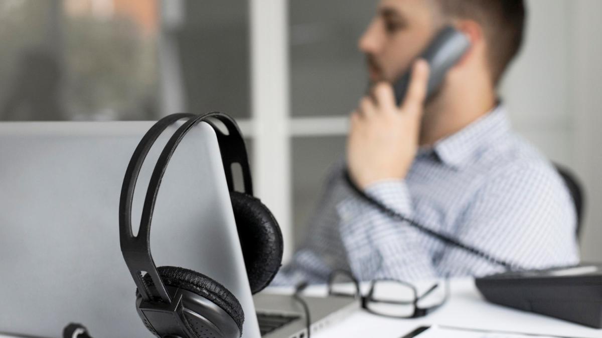 Nouă metodă de înșelăciune prin telefon: Angajații unor magazine au fost păcăliți în șapte județe