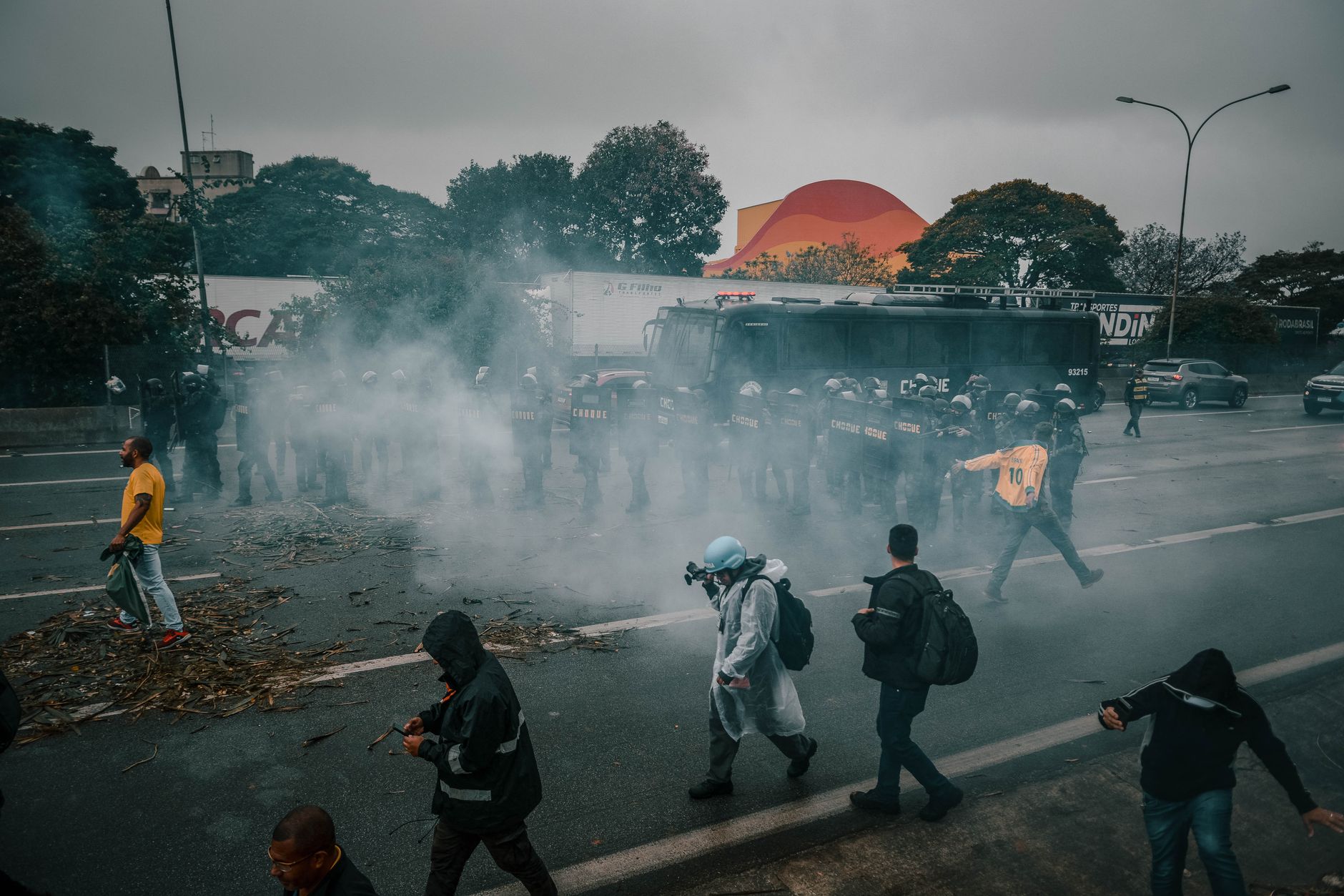 Proteste masive în Franța: violențe, sute de școli avariate și mii de elevi reținuți