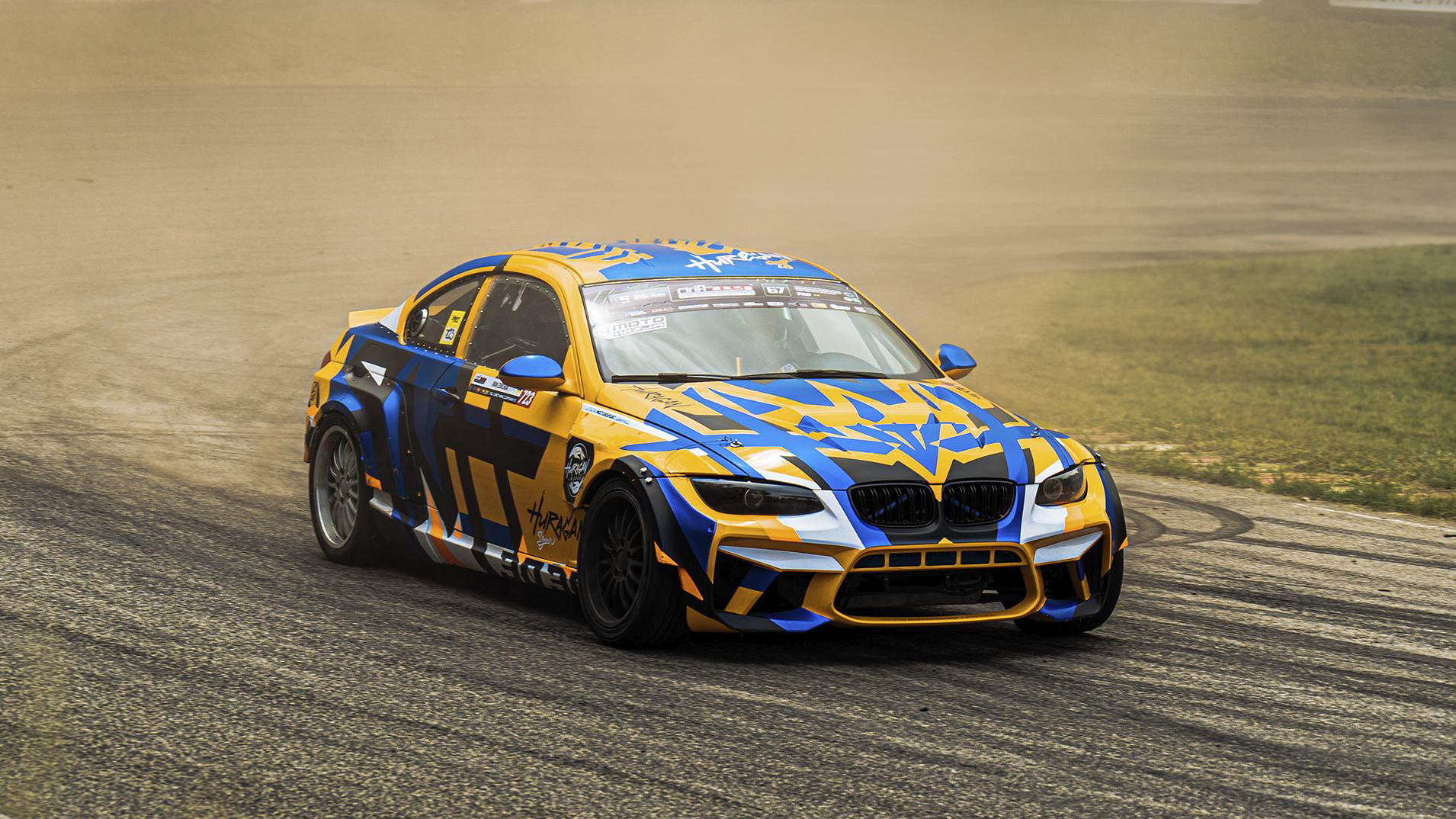 Organizatorii Campionatului Național de Drift din București au fost amendați cu 15.000 de lei