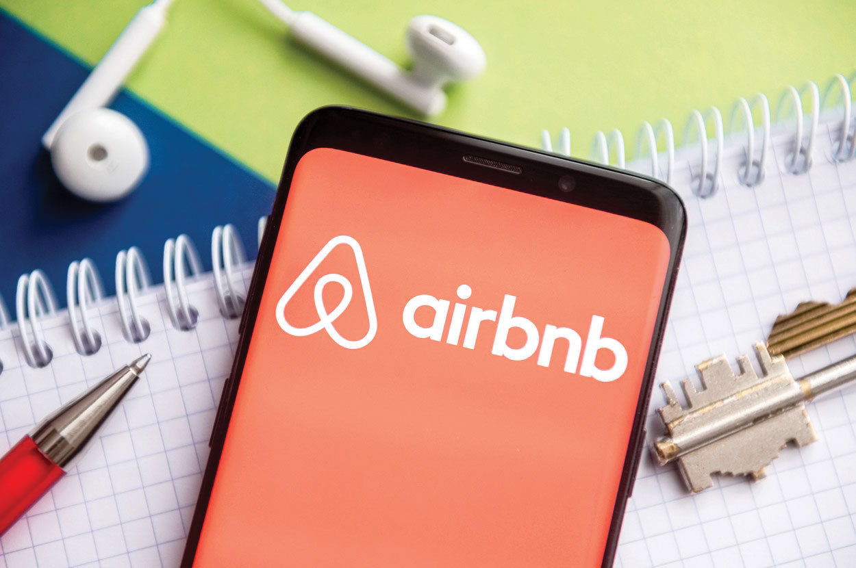 Turiștii străini preferă apartamentele de tip Airbnb în România, în detrimentul turiștilor români