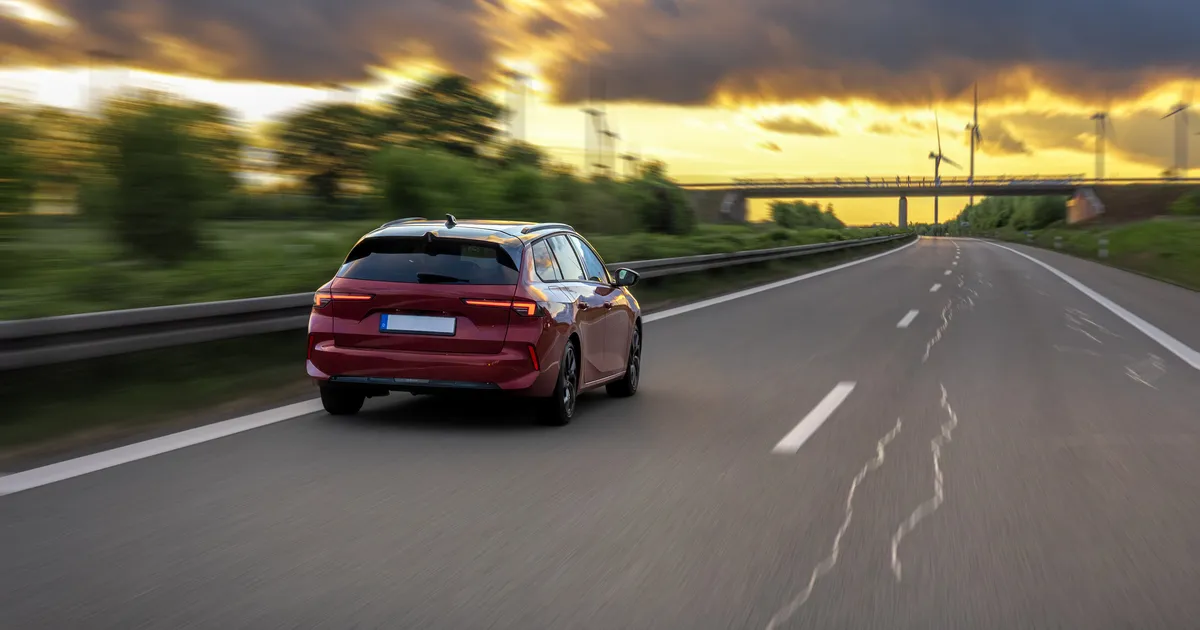 Amendă de până la 1.730 lei pentru șoferii care ocupă benzile de circulație incorect pe autostradă