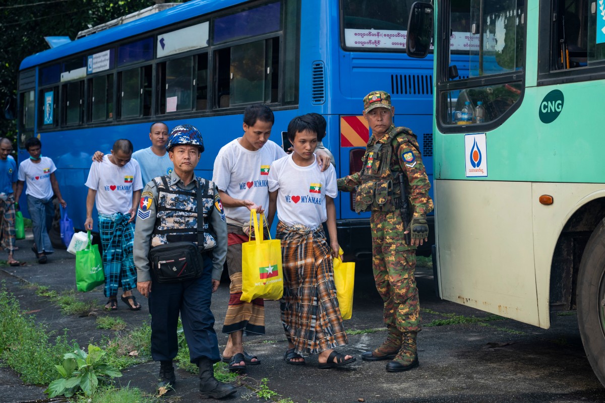 Liderul militar din Myanmar, Min Aung Hlaing, vizitează Malaezia pentru discuții despre repatrierea migranților
