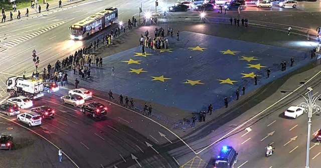 Cătălin Predoiu anunță restabilirea ordinii în Piața Victoriei după protestele violente ale fermierilor