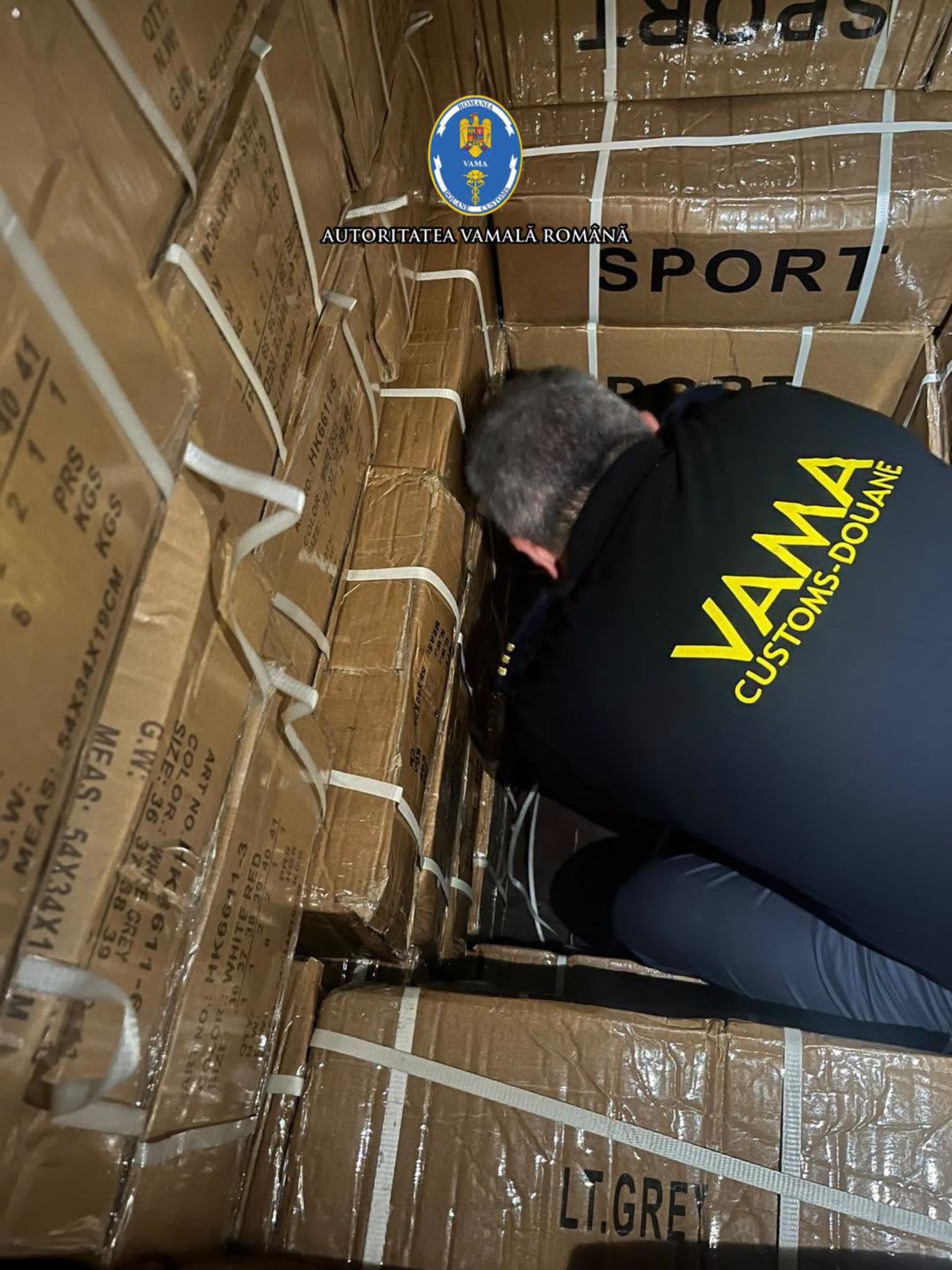 Captură de un milion de euro la Isaccea: vameșii au reținut încălțăminte suspectă de contrafacere