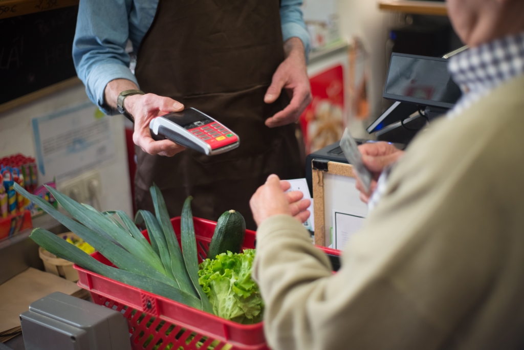 Un casier din Austria riscă închisoarea după ce a oferit reduceri de 50% clienților pentru a fi apreciat