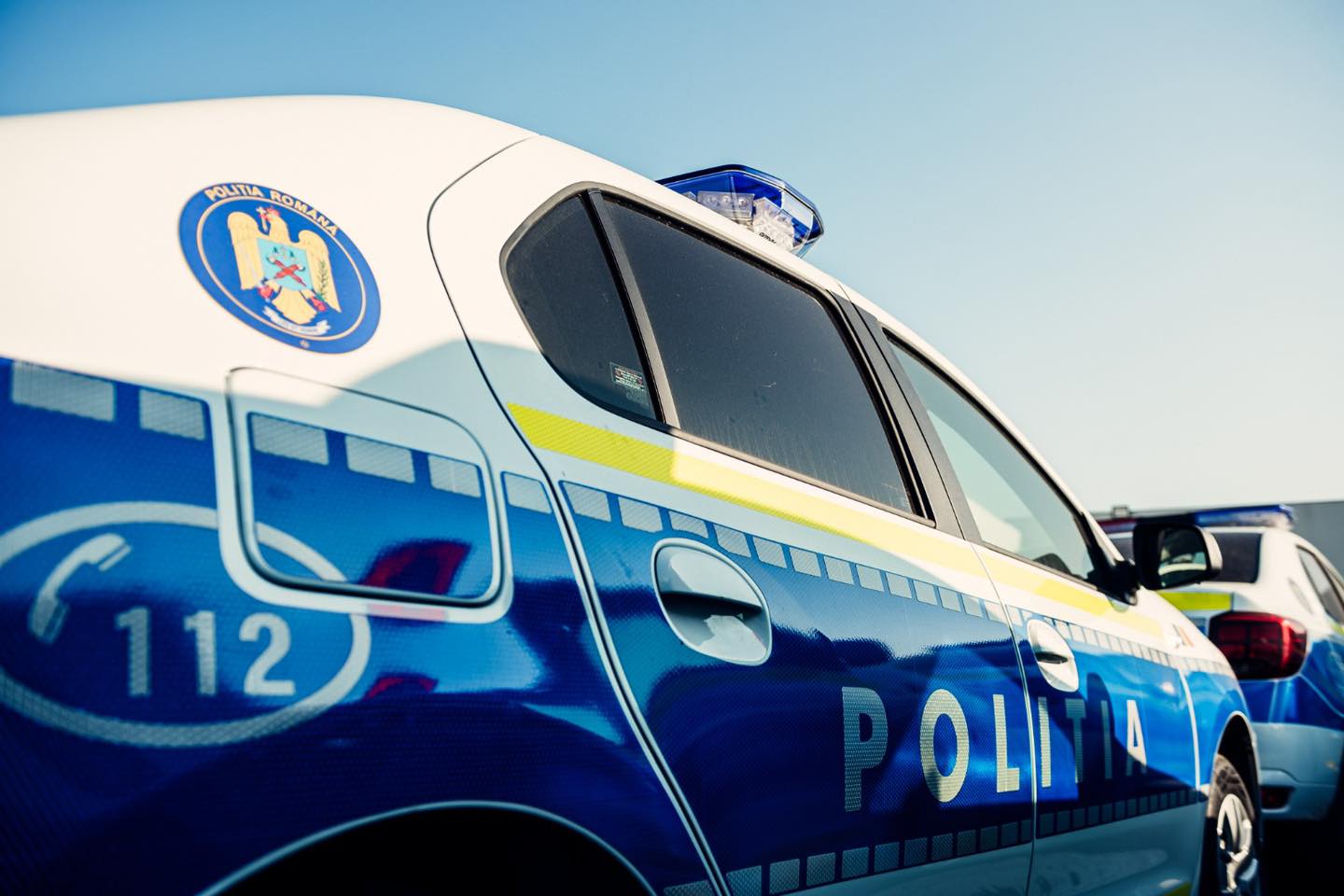 Un tânăr din Arad și-a pierdut ochiul după ce a fost agresiat de patru persoane