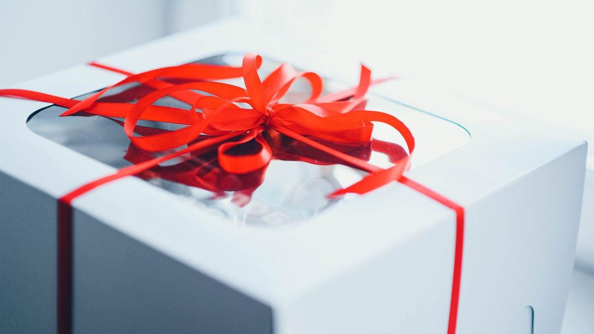 Fenomenul „mystery box” în magazinele românești: între surpriza plăcută și riscul de fraudă