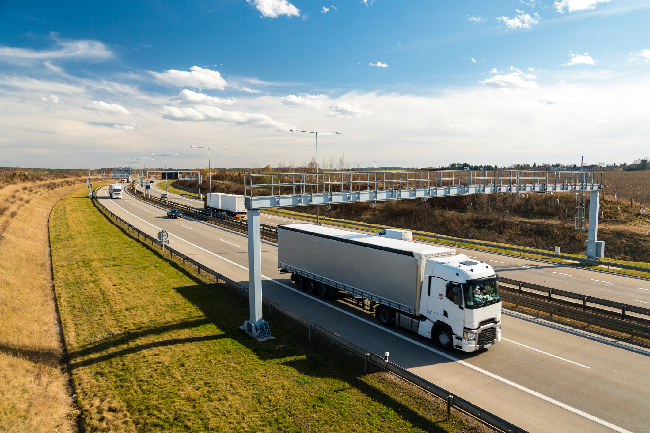 Transportatorii cer suspendarea amenzilor pentru noul sistem TollRo până în 2027