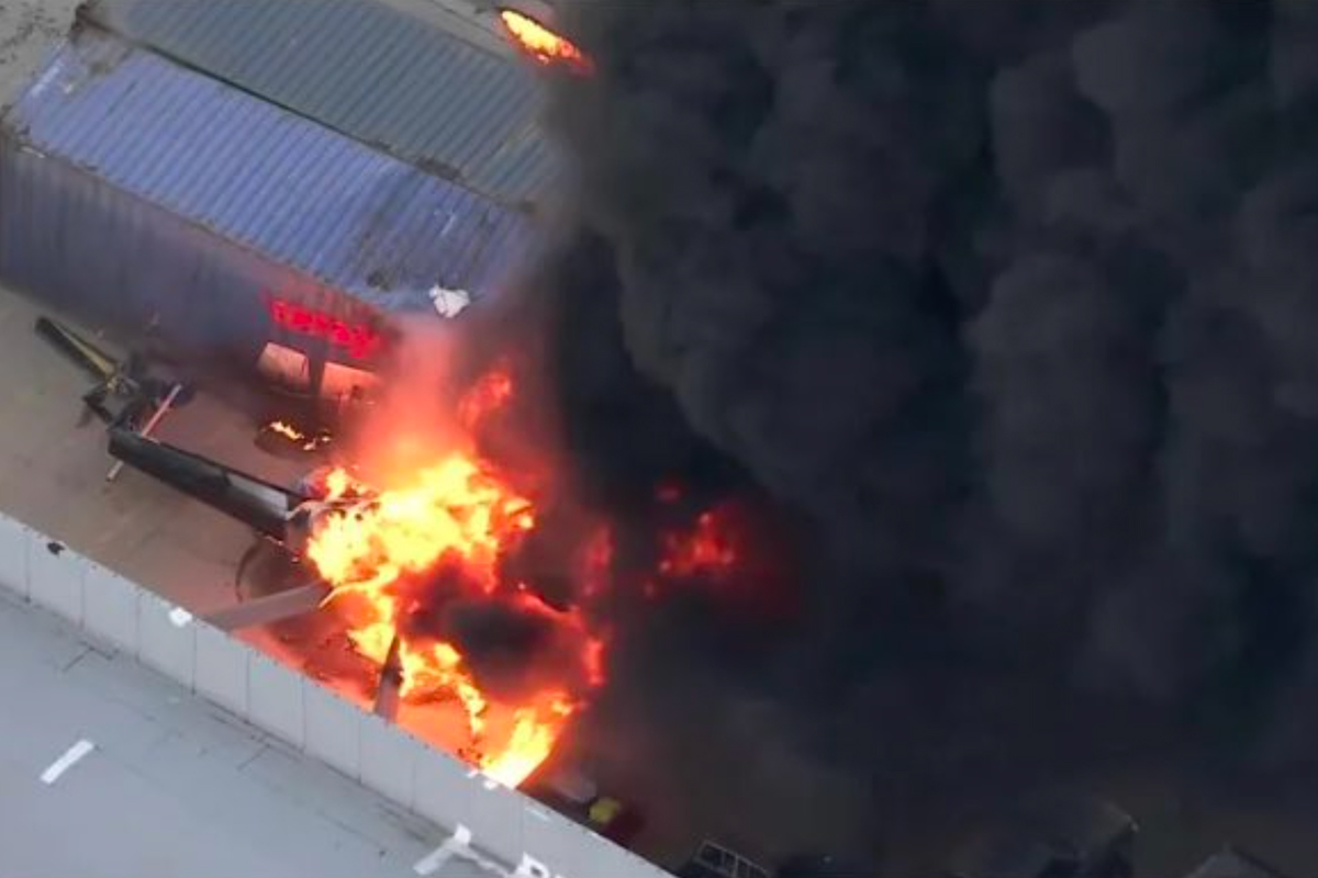 Tragedie în Los Angeles: un elicopter de știri s-a prăbușit între două clădiri, provocând un incendiu