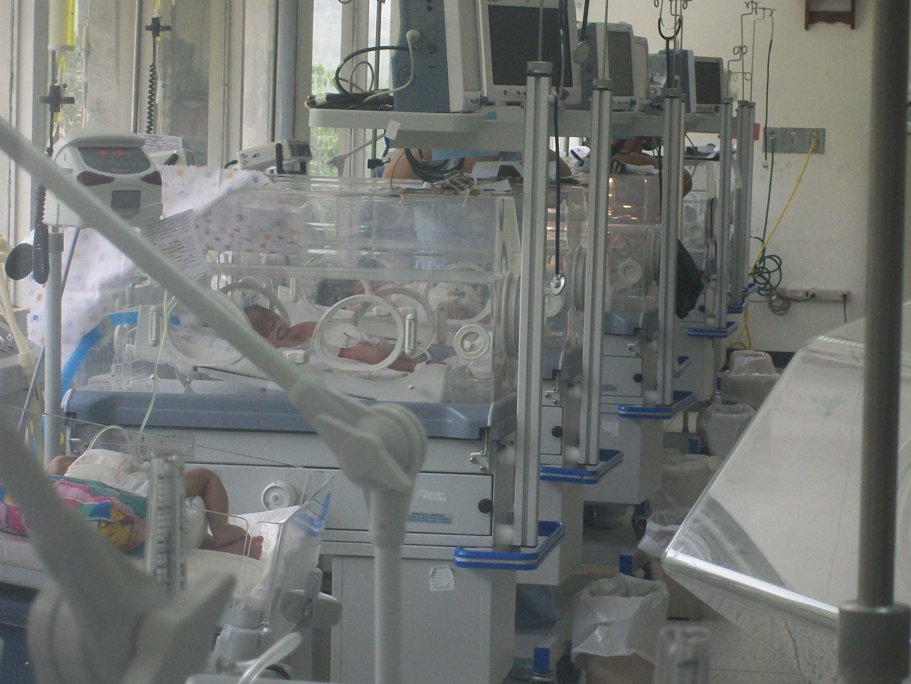 Mirabela Grădinaru a vizitat clinica de Terapie Intensivă pentru nou-născuți de la Marie Curie