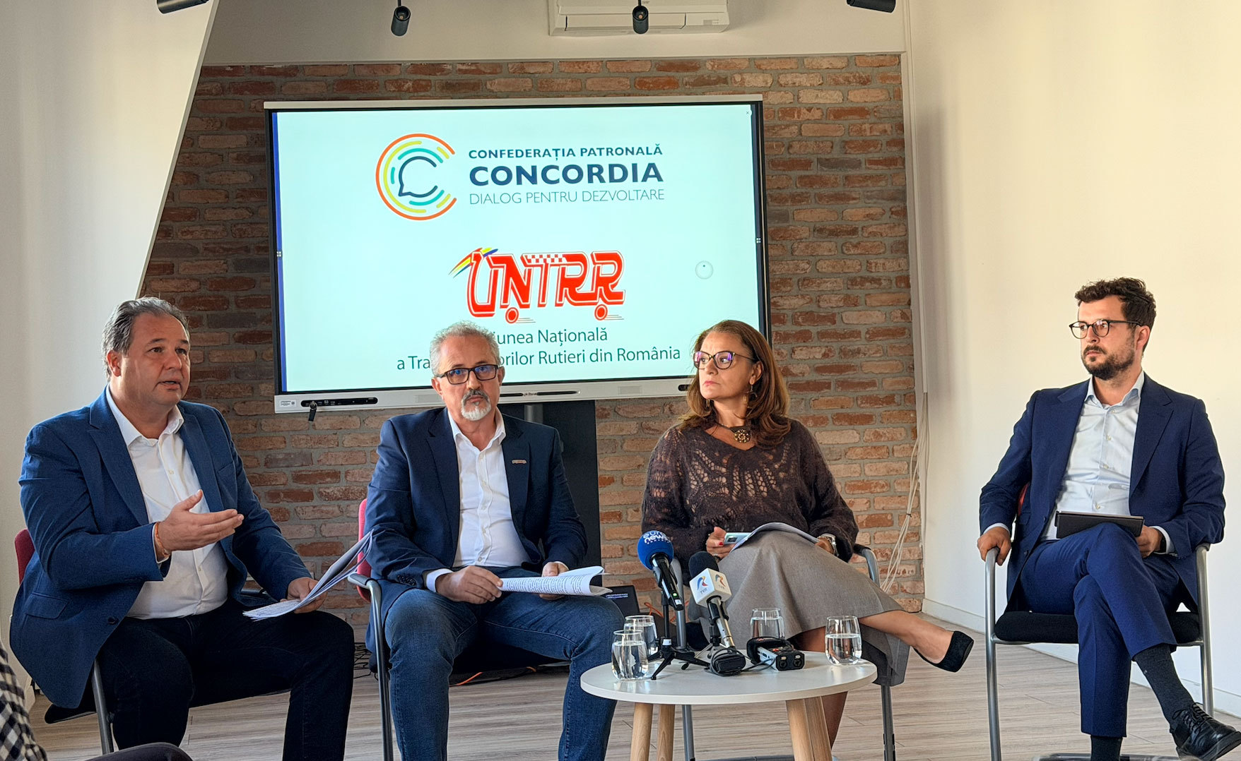 Transportatorii cer suspendarea amenzilor din cauza problemelor cu sistemul TollRo