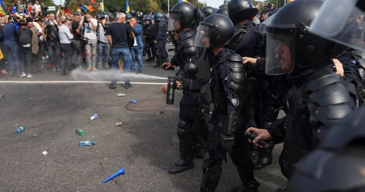 47 de persoane au fost duse la audieri după violențele din Piața Victoriei. Un bărbat a fost reținut